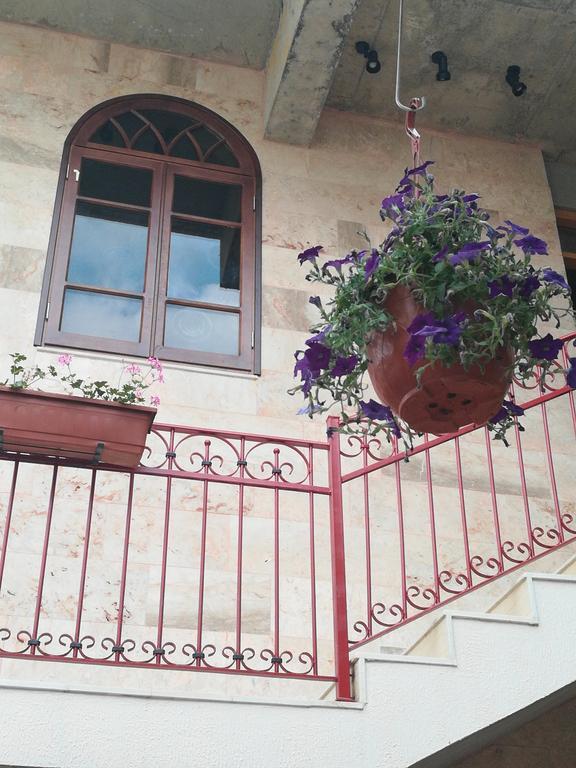 Damask Rose, Lebanese Guest House Jounieh Exterior foto